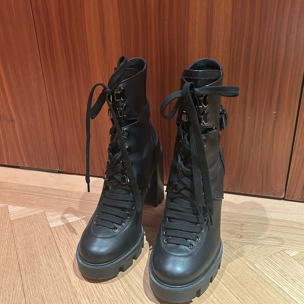 Christian Louboutin Black Lace-Up Boots with Red Soles - Picture 2 of 5